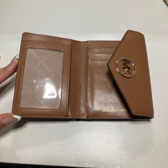 Michael Kors wallet - Picture 2 of 4